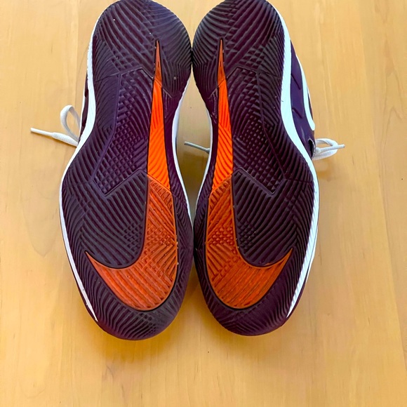 NIKE ATHLETIC SHOES - Picture 3 of 3